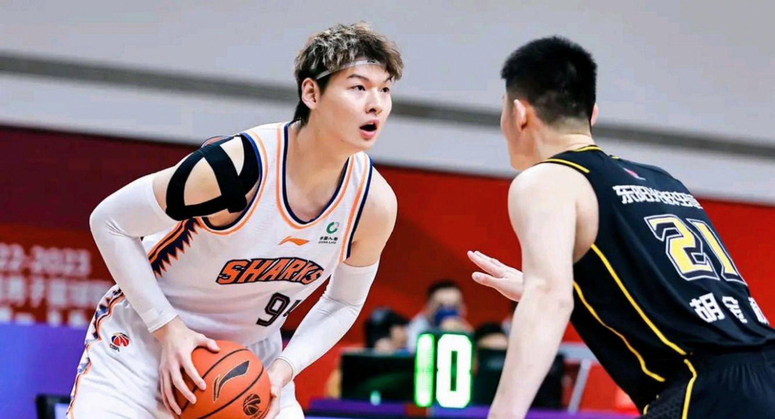 九游互动体验_上海久事CBA击败福建男篮王哲林内线强攻